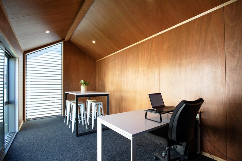 Premium Cabin - 27m262936674175747112