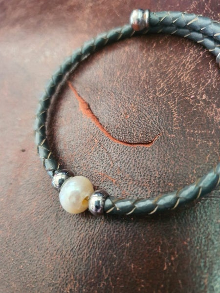 Pearl, Leather & Silver Bracelet Carousel 2