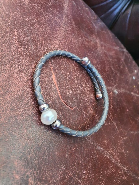 Pearl, Leather & Silver Bracelet Carousel 1