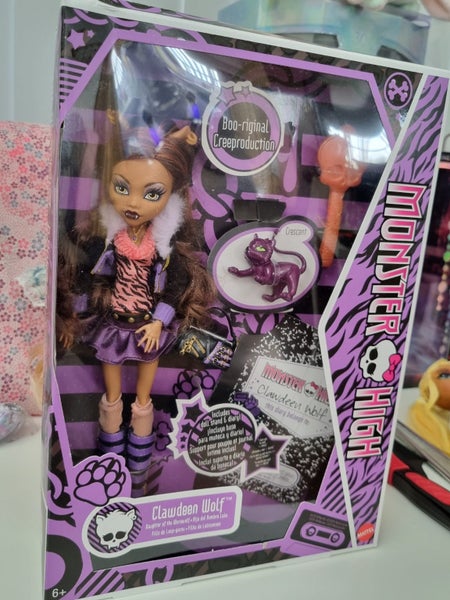 Monster High Creeproductions Clawdeen Wolf Doll Carousel 1
