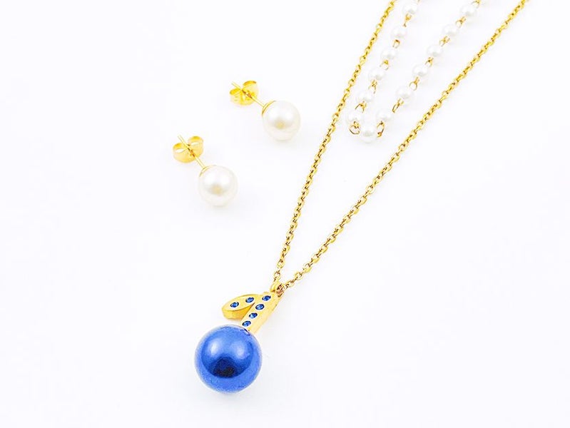 Luxurious Gold-Plated Pearl Earrings and Necklace Set Carousel 1