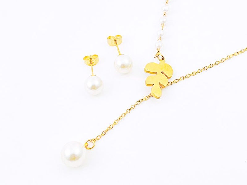Elegant Pearl Earrings and Necklace Set Carousel 1