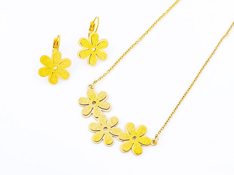 Elegant Gold-Plated Flower Earrings and Necklace Set Carousel 1