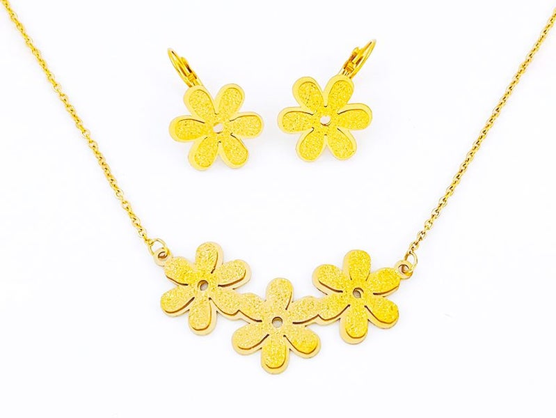 Elegant Gold-Plated Flower Earrings and Necklace Set Carousel 2