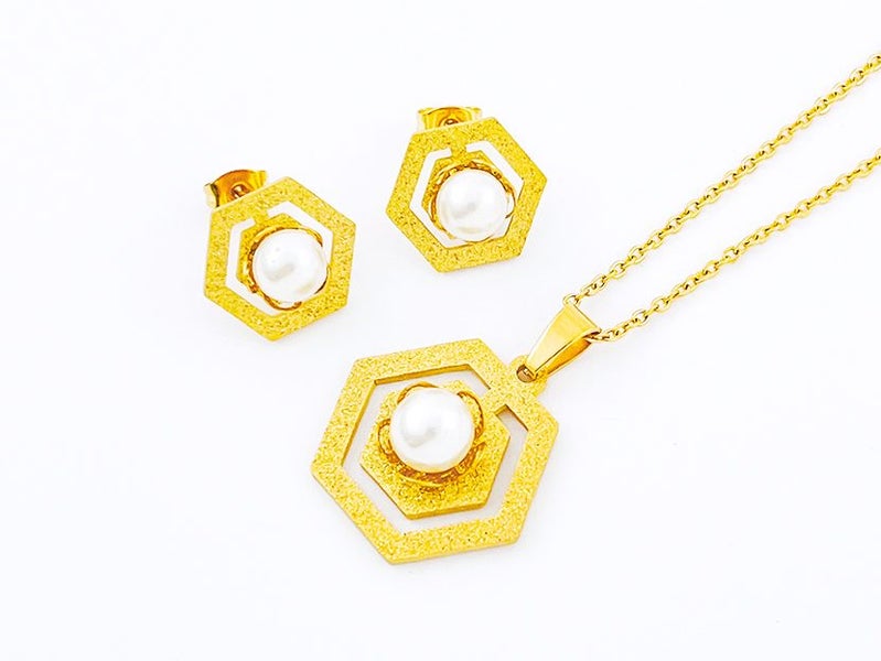 Gold-Plated Pearl Earrings and Necklace Set Carousel 1