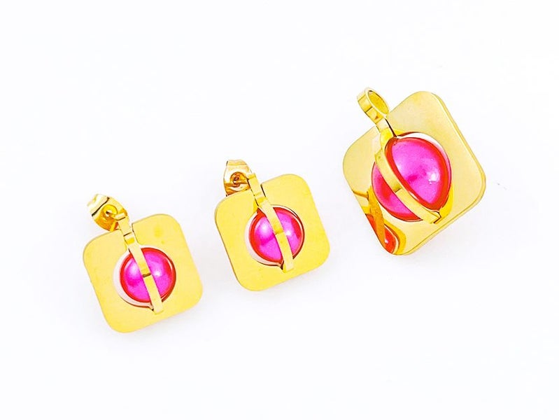 Gold-Plated Pearl Earrings and Pendant Set Carousel 1