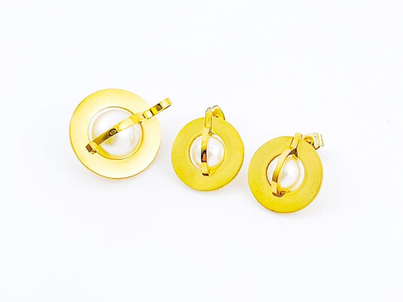 Gold-Plated Pearl Earrings and Necklace Set Carousel 2