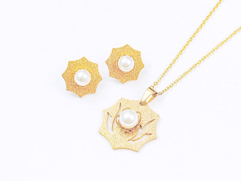 Gold-Plated Pearl Earrings and Necklace Set Carousel 1