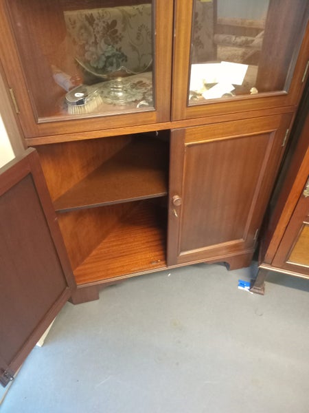 ## REPRODUCTION CORNER CABINET ## Carousel 2