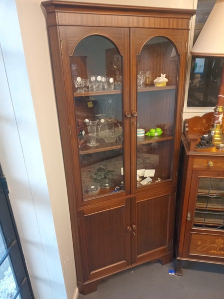 ## REPRODUCTION CORNER CABINET ## Carousel 5
