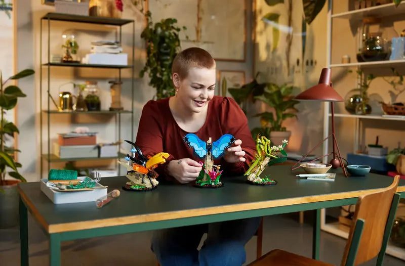 Lego Ideas Insect Collection 21342 Carousel 3
