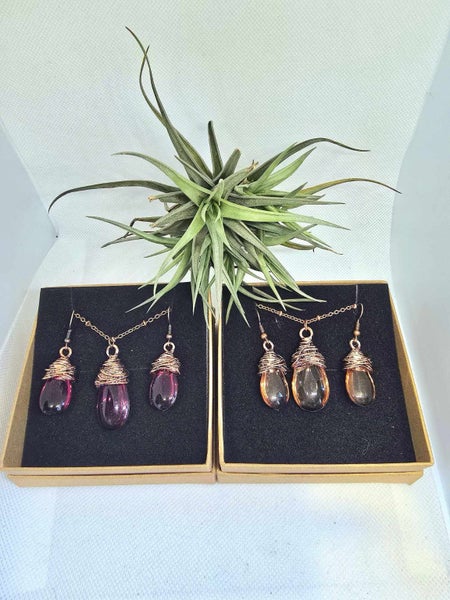 Exquisite Sets Two Colours to Choose from..... great GIFTS.... Carousel 1