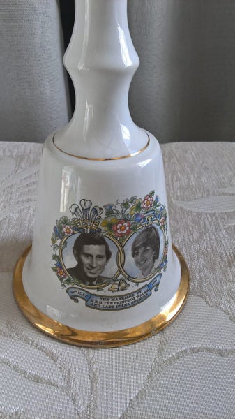 Wade bell commemorating 1981 Royal Wedding of Prince Charles & Lady Diana Carousel 1