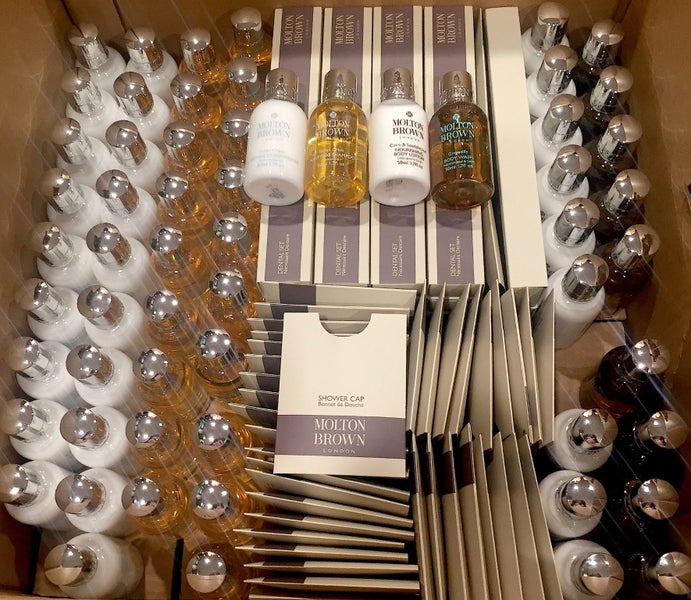LUXURY «MOLTON BROWN» BATHROOM ACCESSORIES SET: SHAMPOO, BODY WASH, LOTION Etc. Carousel 2