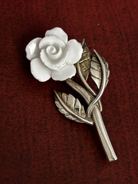 STERLING SILVER WHITE ROSE Vintage BROOCH Carousel 2