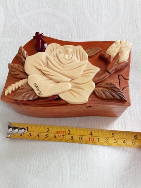 ***NEW, Petite Jewellery/Treasure Box, White Rose Design, Great Gift!*** Carousel 1
