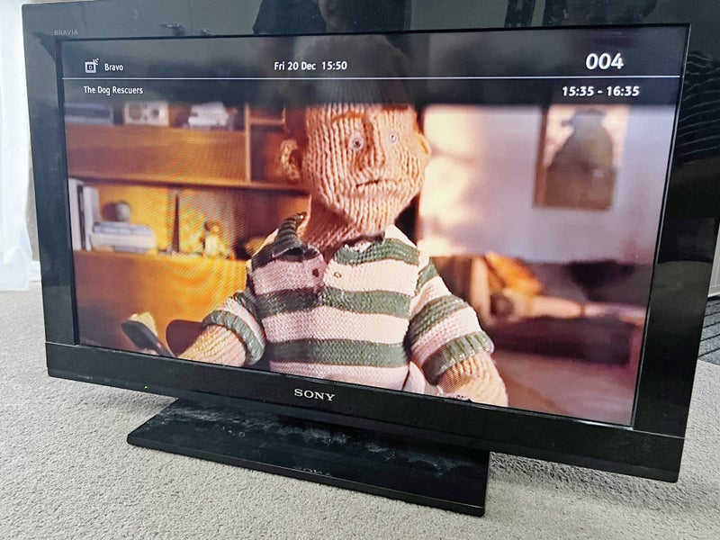 32-inch Sony LCD TV Model KDL-32BX320 Carousel 2