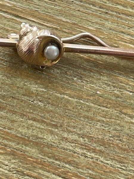 Antique shell and pearl solid gold pin Carousel 1