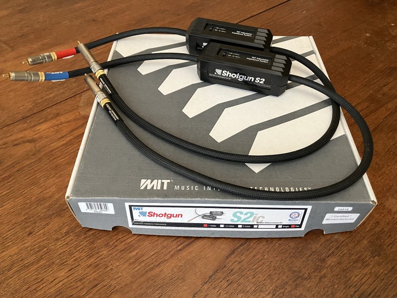 MIT Shotgun S2ic 1 meter interconnect cables. Carousel 1