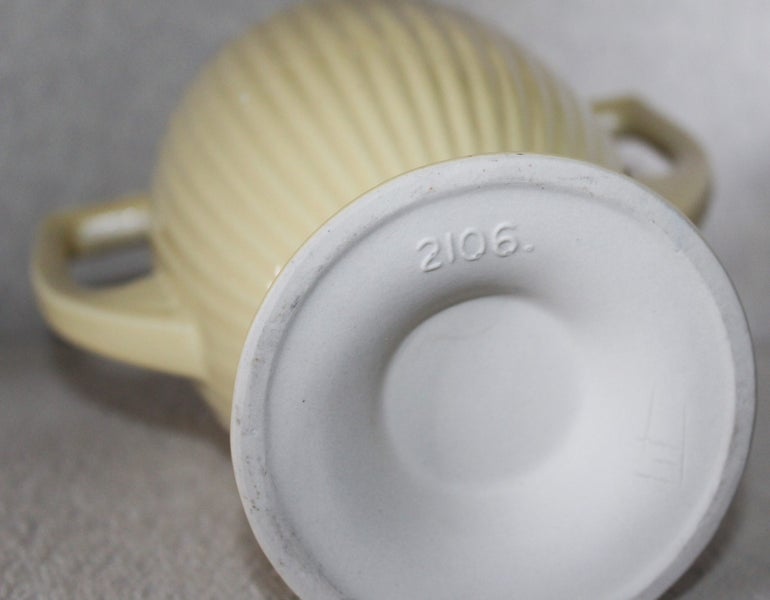 +++ POTTERY "CROWN LYNN? /TITIAN? - STAMPED 2106 & INITIALED" VASE +++ Carousel 15