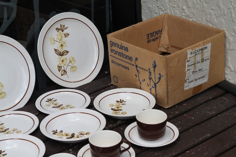 Unused Crown Lynn 20 piece Ironstone dinnerware still with original box Carousel 5