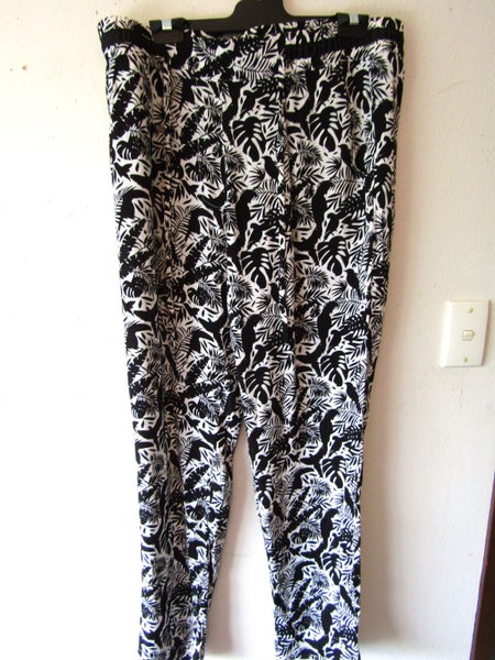$1.00 Bulk Lot Of Size 14 Shorts Skirts & Pants Carousel 6
