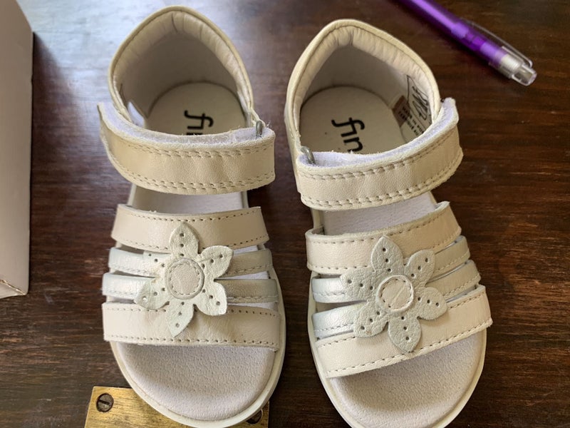 WHITE AND PALE BLUE GIRLS SHOES, SANDALS WITH PALE BLUE FLOWERS SIZE 22 Carousel 1