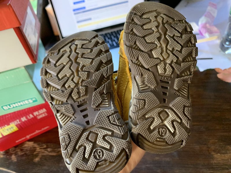 KICKERS BOYS BROWN AND YELLOW SANDALS SIZE 19 Carousel 4