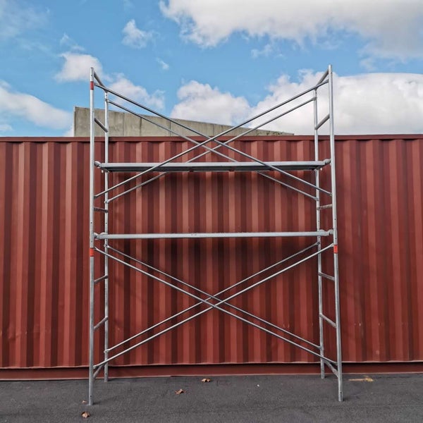 4.5m scaffolding mobile narrow with feet wheels Carousel 1