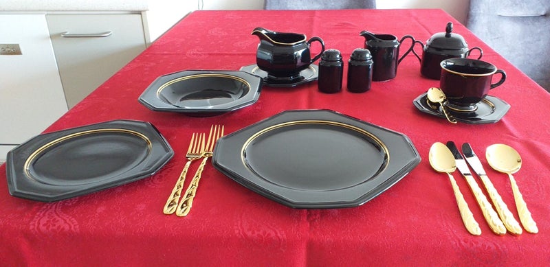 Dinner Set - 6 piece - black and 18ct gold Carousel 1