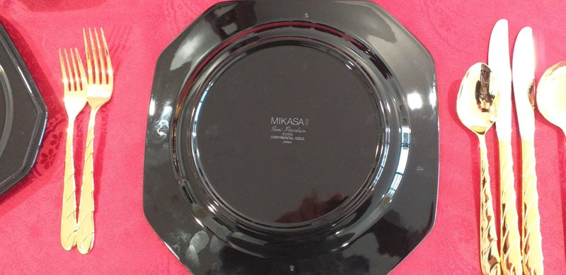 Dinner Set - 6 piece - black and 18ct gold Carousel 2