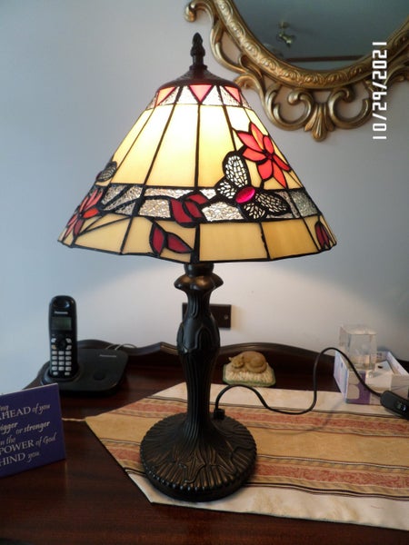 1 Tiffany leadlight table lamp red butterlies 30x46cm Carousel 1