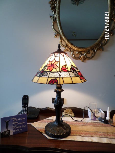 1 Tiffany leadlight table lamp red butterlies 30x46cm Carousel 2