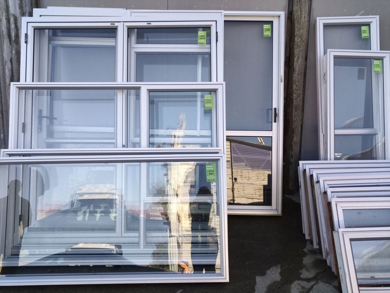 HOUSE LOT SILVER ALUMINIUM JOINERY [#BLK0047 SF] Carousel 1