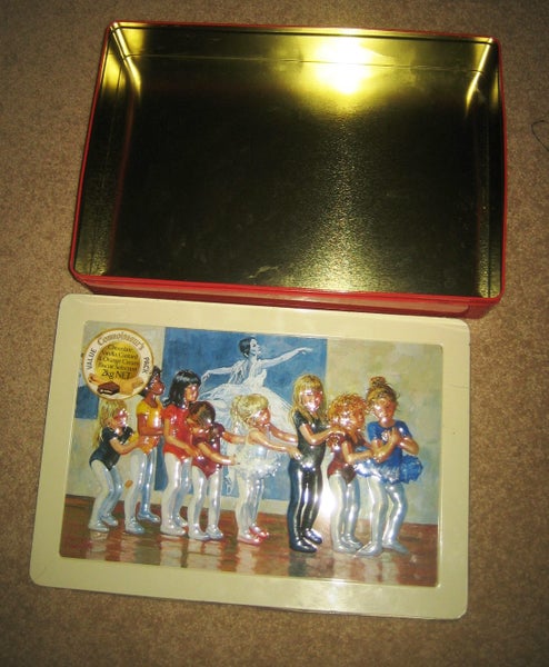 LARGE BISCUITS TIN Carousel 1