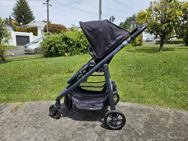 Uppababy Cruz v1 - Jake/Black Carousel 2