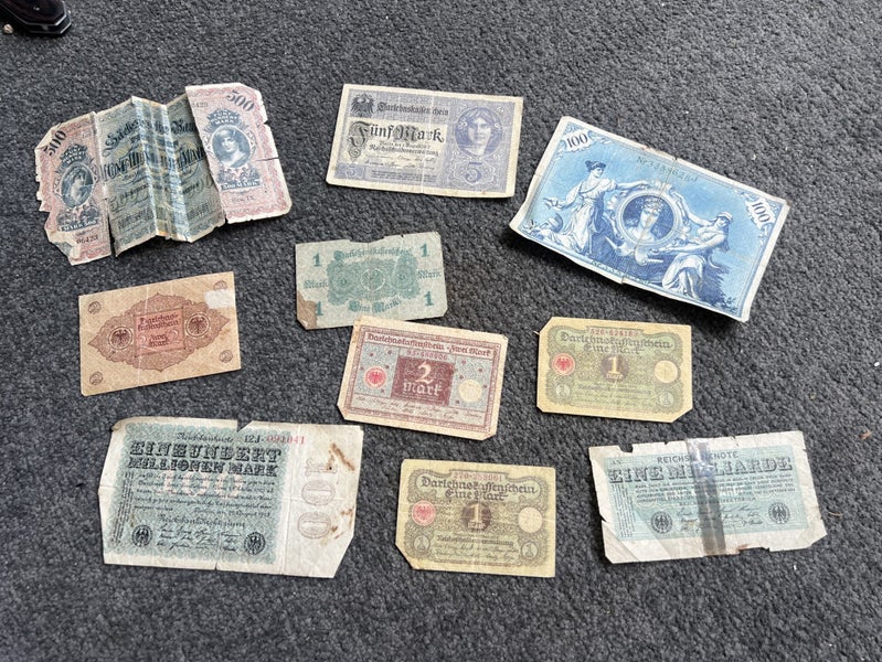 Antique German banknotes Carousel 1