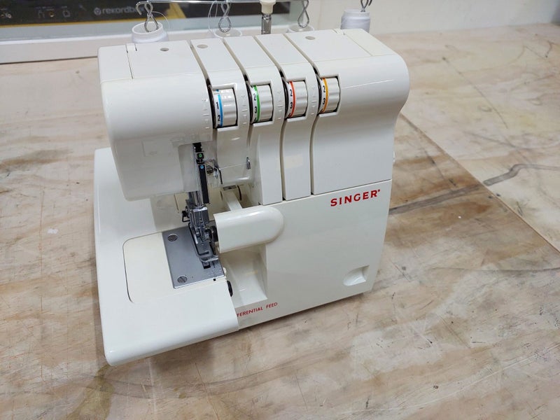 SINGER (14SH654) Overclock Machine Carousel 1