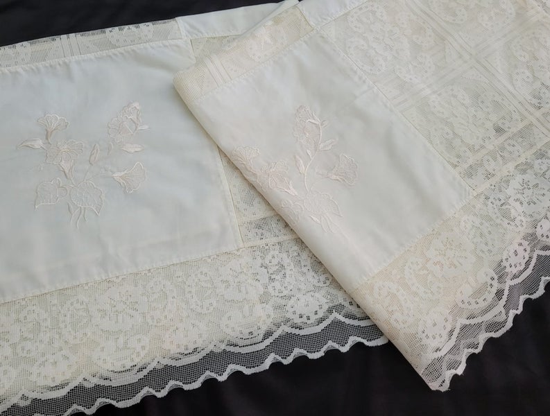 Vintage Poly Cotton & Lace Tablecloth Cream 136cm x 131cm Carousel 2