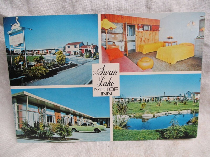 Swan Lake Motor Inn Invercargill NZ Postcard by Logan Print .. Lot 1420 Carousel 1