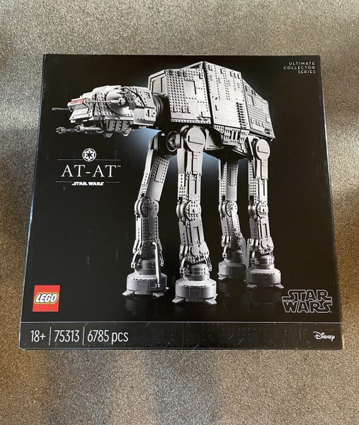 LEGO Star Wars - 75313 - UCS ATAT Carousel 1