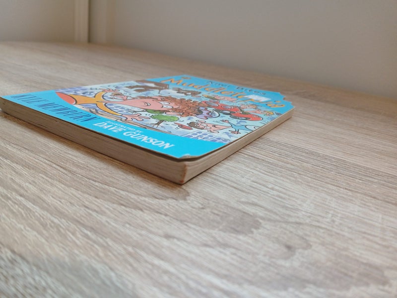 Kyle Mewburn - Kiwi Bites: Muddletopia - Illustrated by Dave Gunson Carousel 2