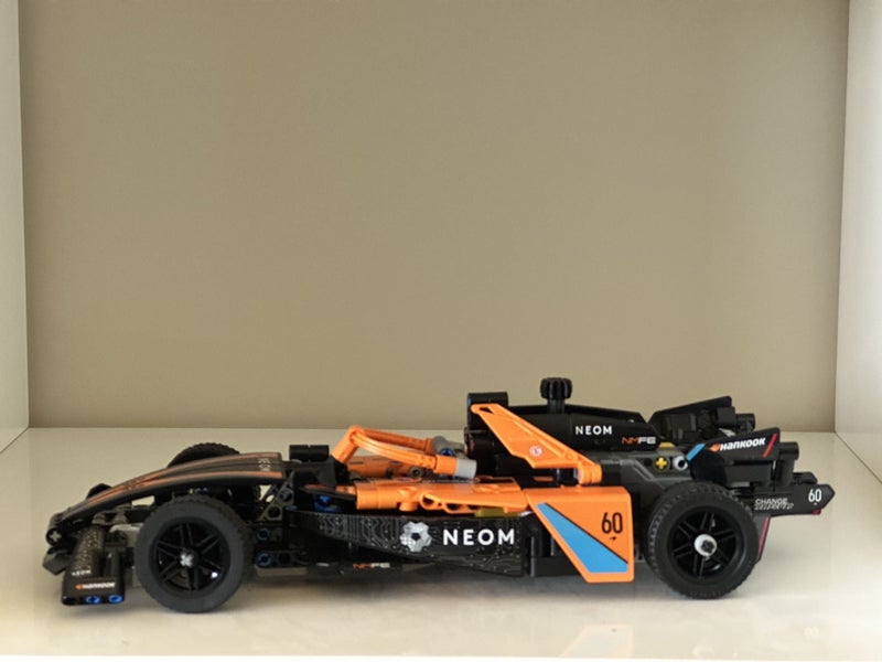 Lego 42169 Technic ~ NEOM McLaren Formula E Race Car *Complete* Carousel 1