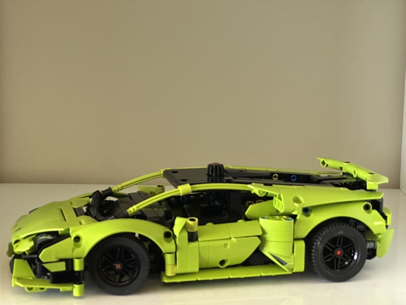Lego 42161 Technic ~ Lamborghini Huracan Tecnica *Complete* Carousel 1