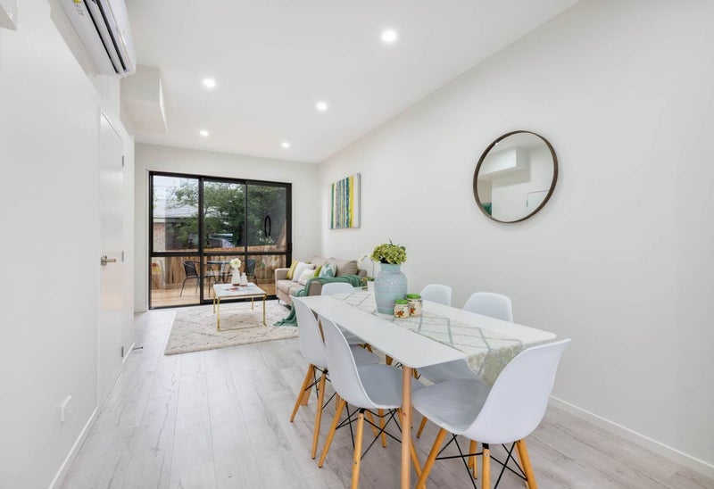 12mm Rustic Oak White $35/m2 incl gst and underlay- Laminate flooring Carousel 2