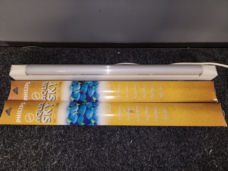 Philips Fluorescent Tube Light + 2 New Philips Aquasky 18W 60cm Tubes Carousel 1