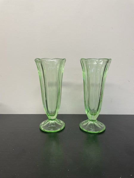Vintage art deco green depression glass vase Carousel 8