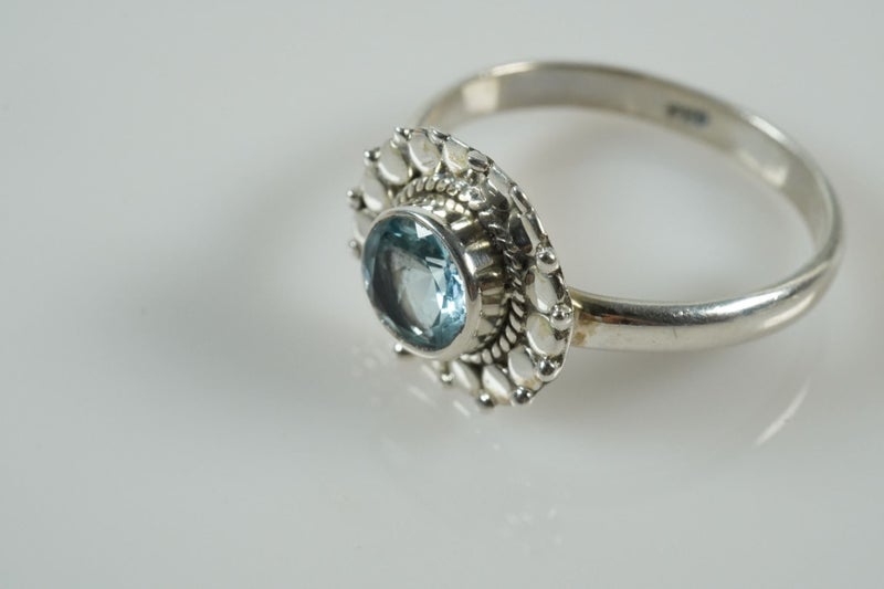 PRETTY BLUE TOPAZ RING STAMPED 925 Carousel 7