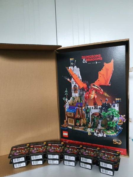 LEGO 21348 Dungeons and Dragons Red Dragon’s Tale & 71047 Minifigures Full Set Carousel 1