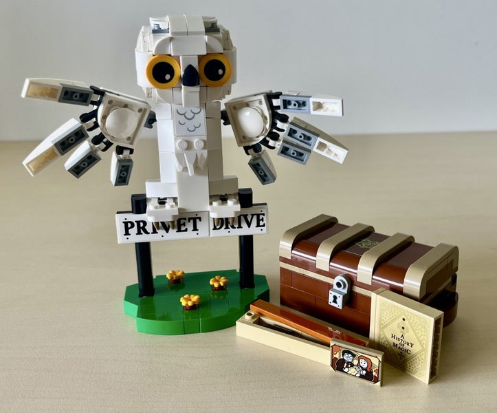 LEGO HARRY POTTER - Hedwig™ at 4 Privet Drive 76425 Carousel 1